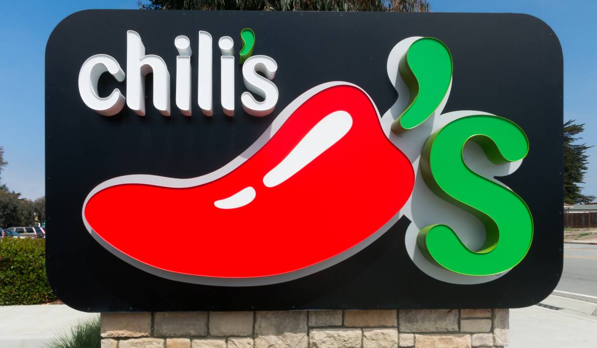 Chili's Restaurant Sign