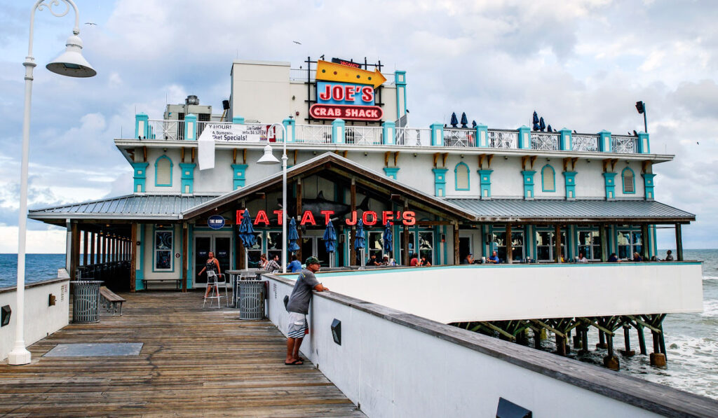 Landry's, Tilman Fertitta Win Joe's Crab Shack in Auction - FSR magazine