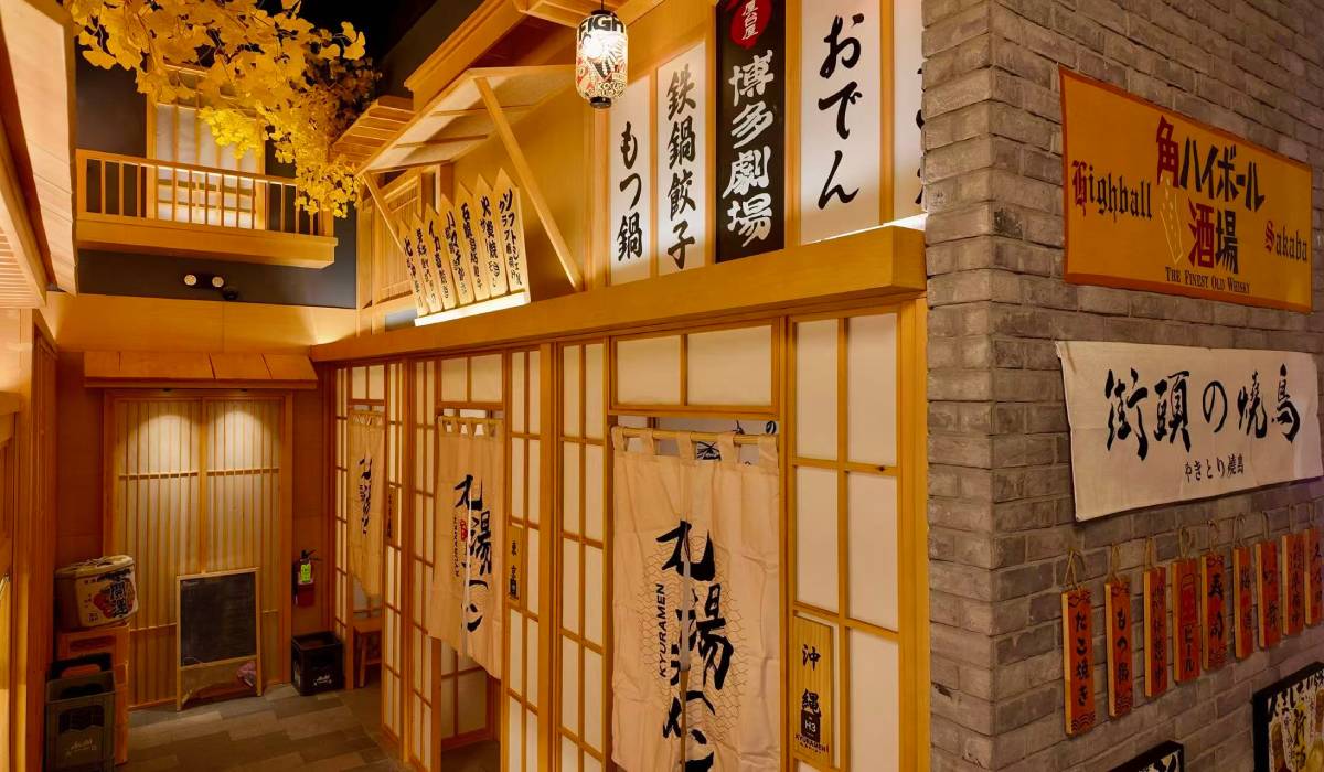 Super Kyuramen Las Vegas interior walkway.